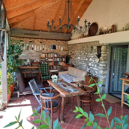 Patak Apartman, Diszel Тапольца