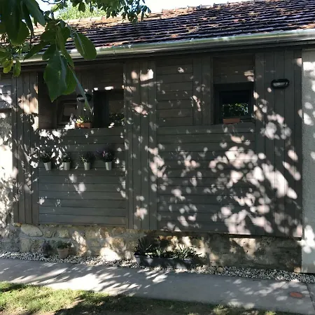 Patak Apartman, Diszel 터폴차