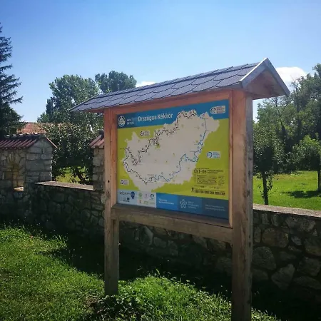 Daire Patak Apartman, Diszel *