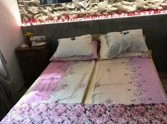 Patak Apartman, Diszel タポルツァ